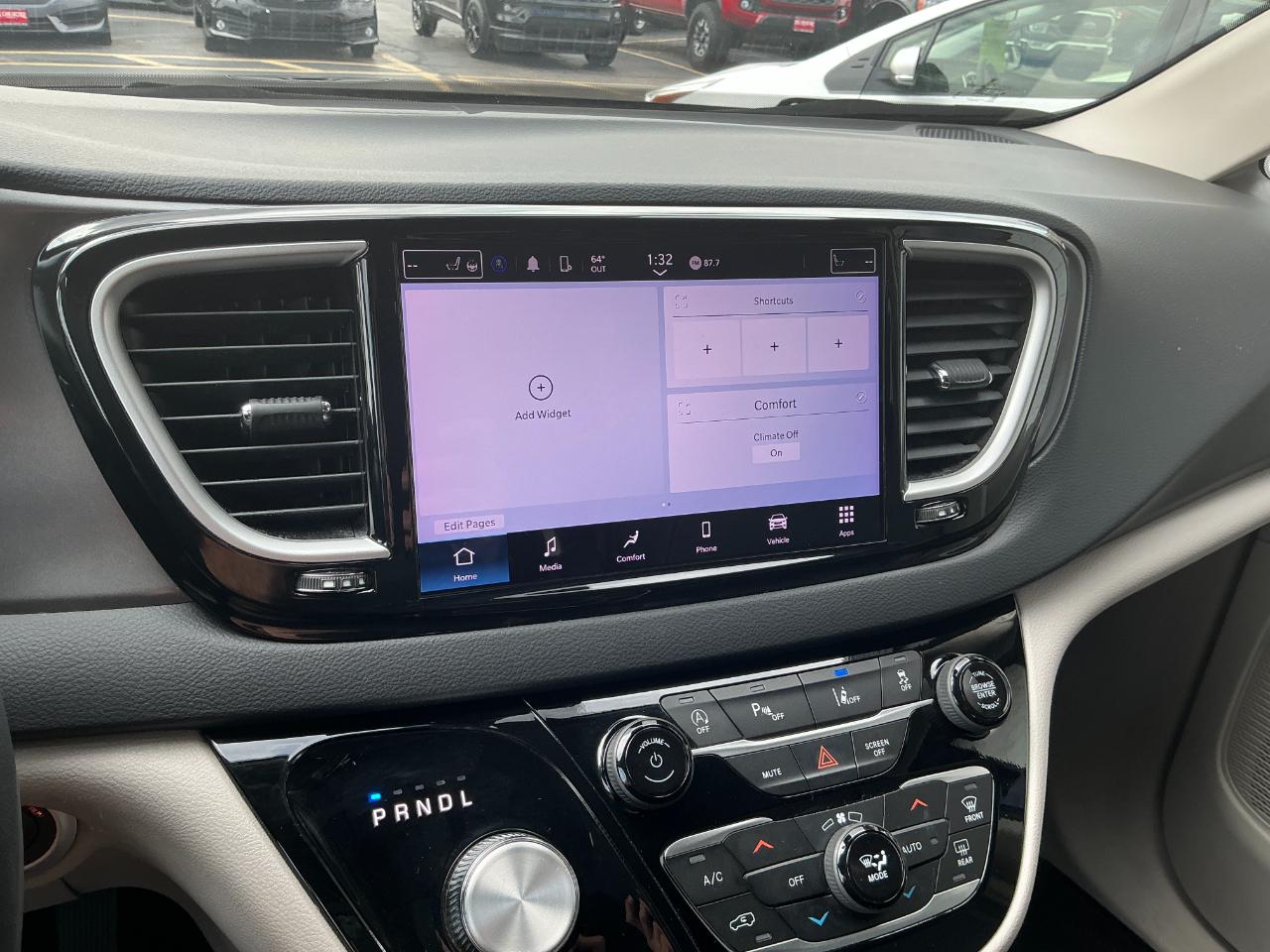 Chrysler Pacifica Touring L FWD 2023
