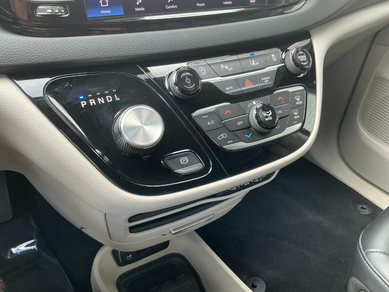 Chrysler Pacifica Touring L FWD 2023