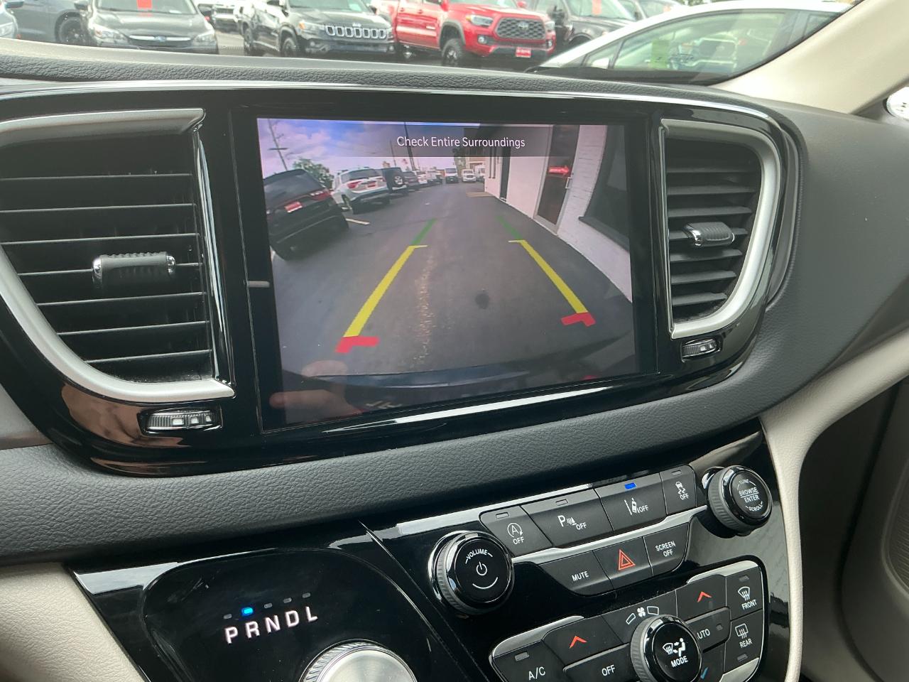Chrysler Pacifica Touring L FWD 2023