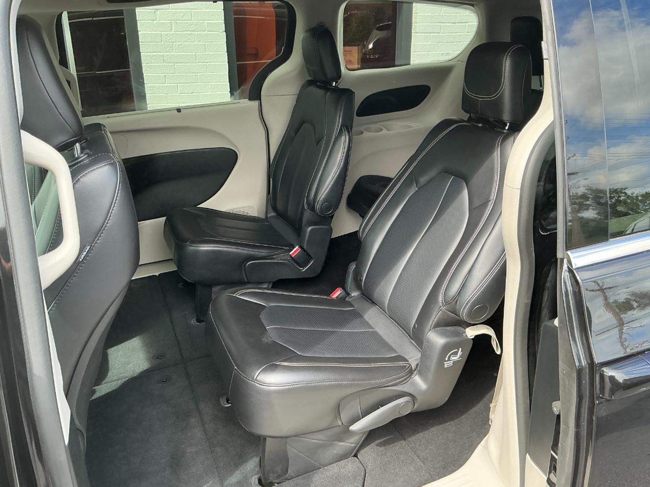 Chrysler Pacifica Touring L FWD 2023