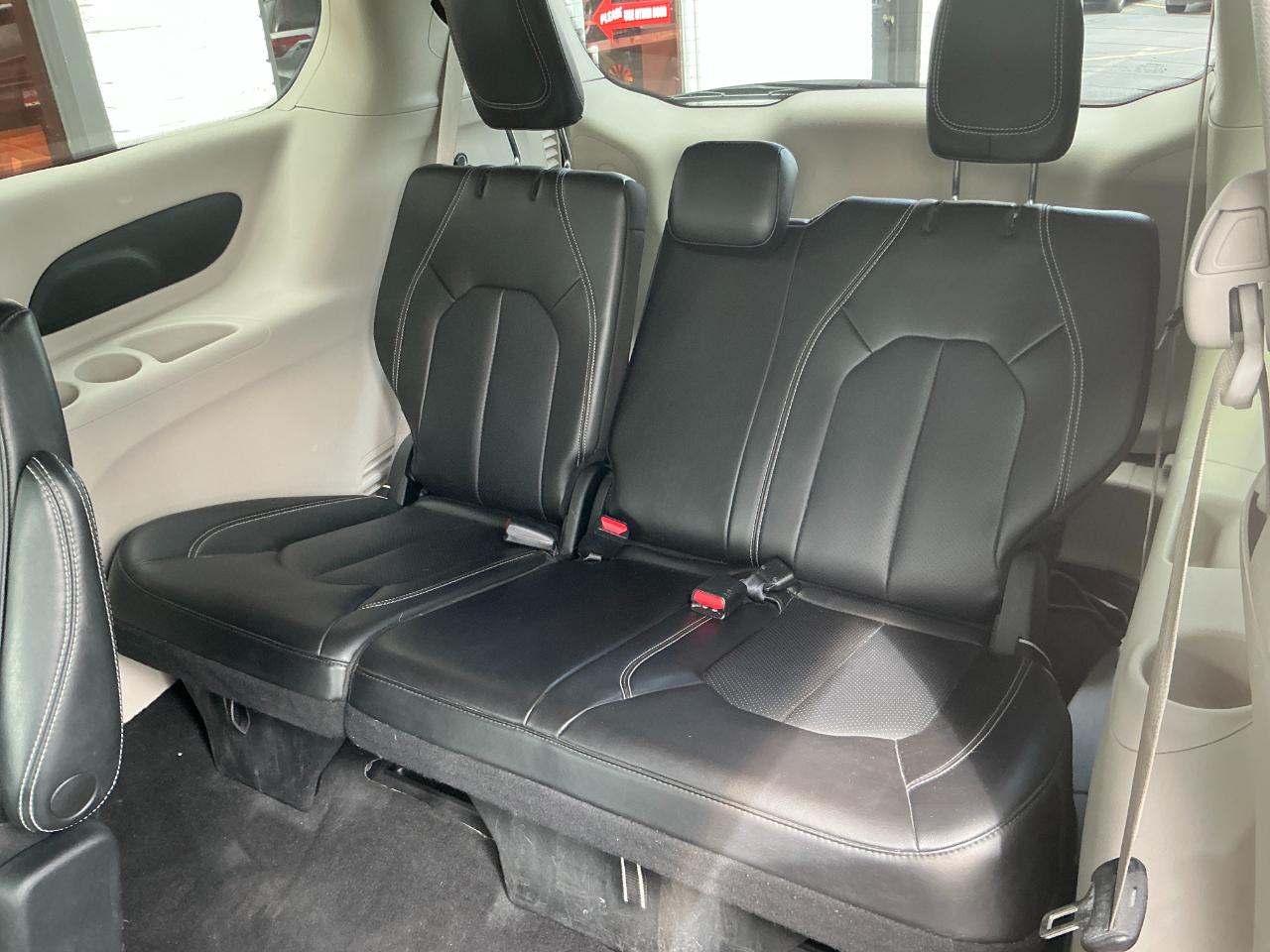 Chrysler Pacifica Touring L FWD 2023