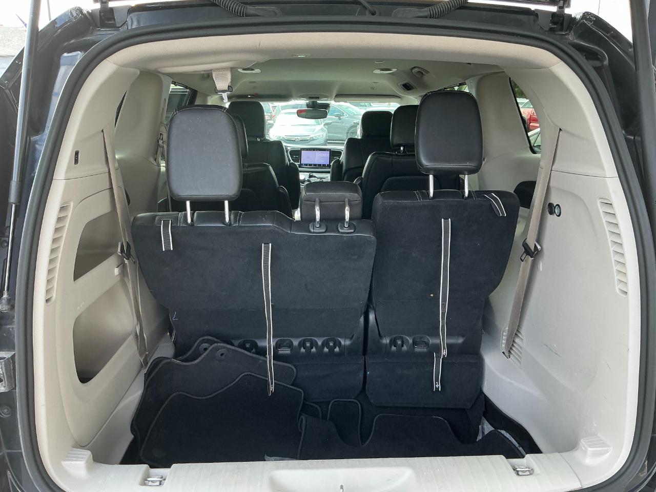 Chrysler Pacifica Touring L FWD 2023