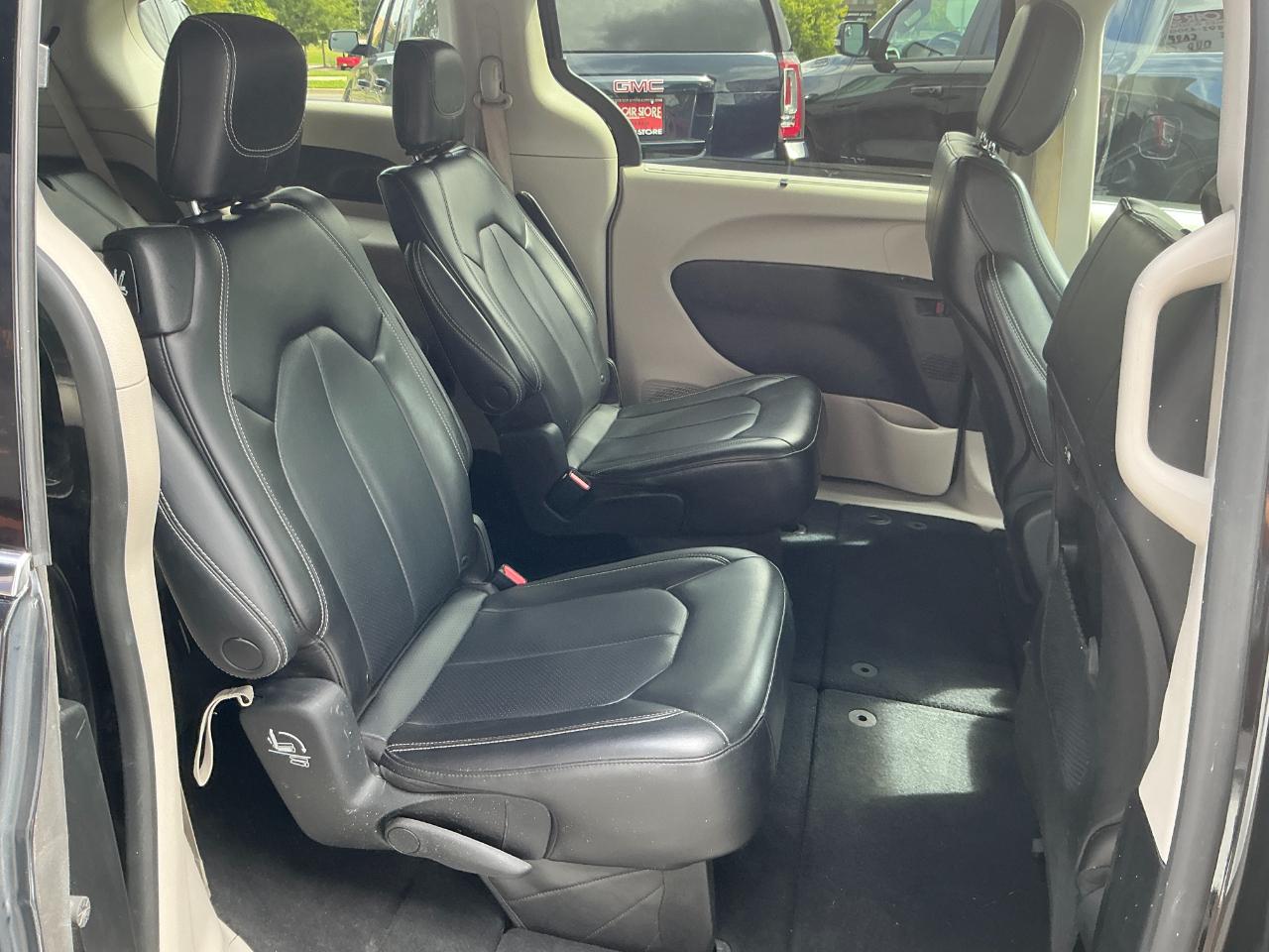 Chrysler Pacifica Touring L FWD 2023