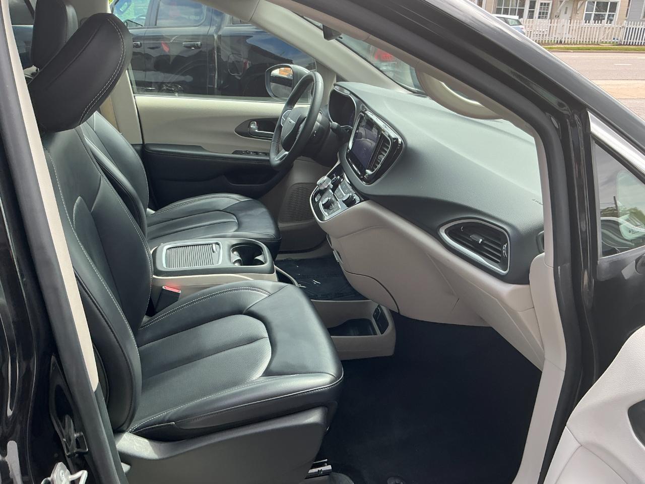 Chrysler Pacifica Touring L FWD 2023