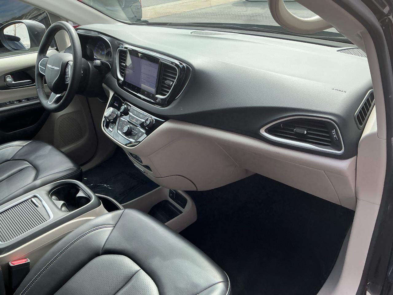 Chrysler Pacifica Touring L FWD 2023