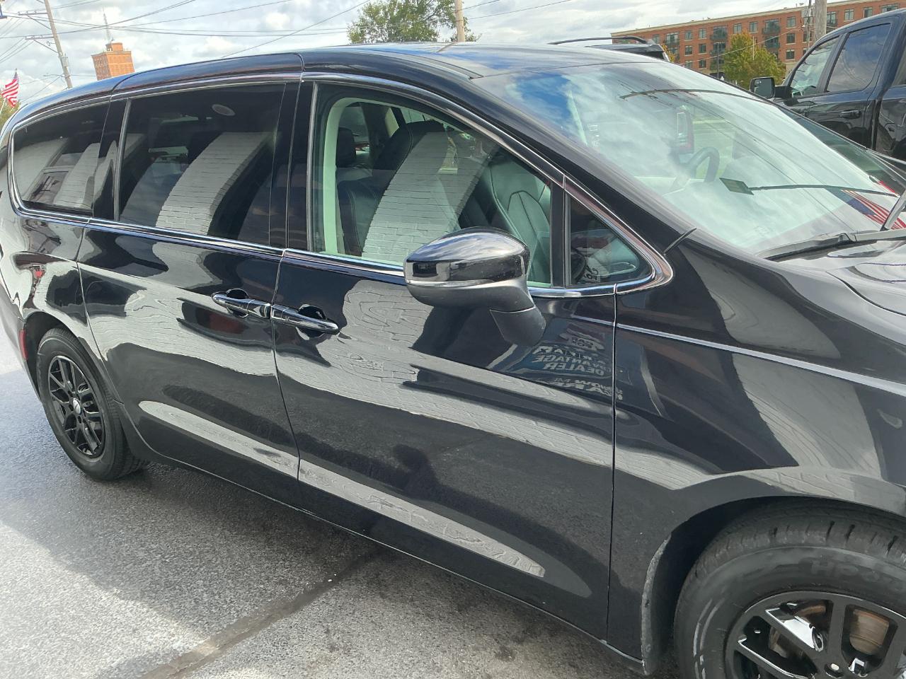 Chrysler Pacifica Touring L FWD 2023