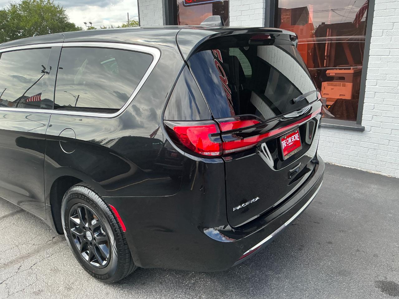 Chrysler Pacifica Touring L FWD 2023