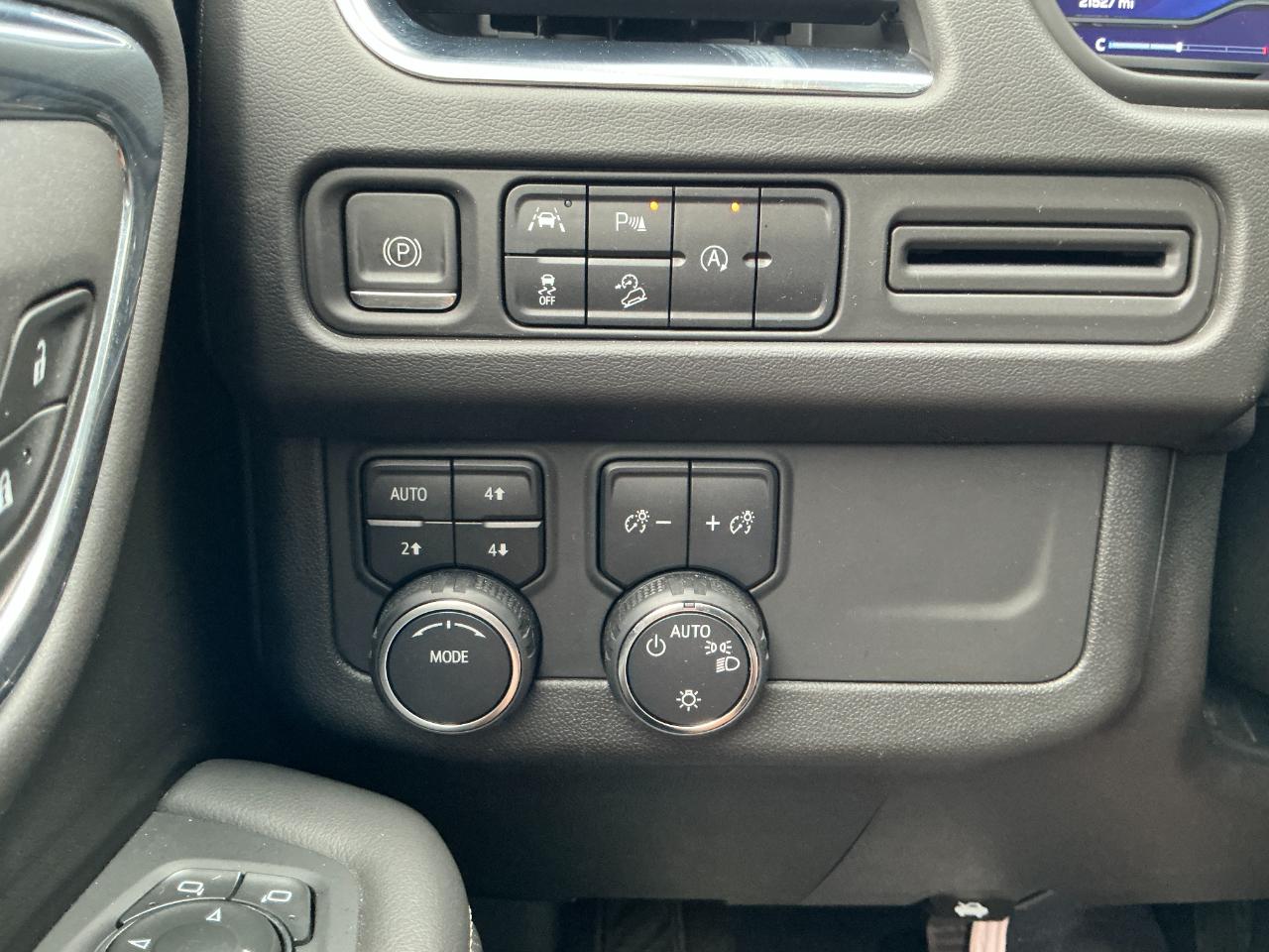 Chevrolet Suburban 4WD 4dr Premier 2023