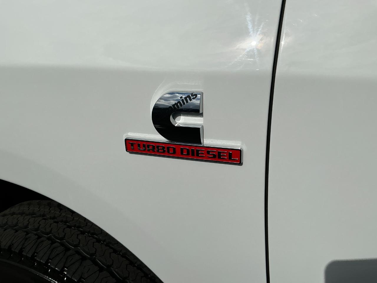 RAM 2500 Tradesman 4x4 Crew Cab 8' Box 2022