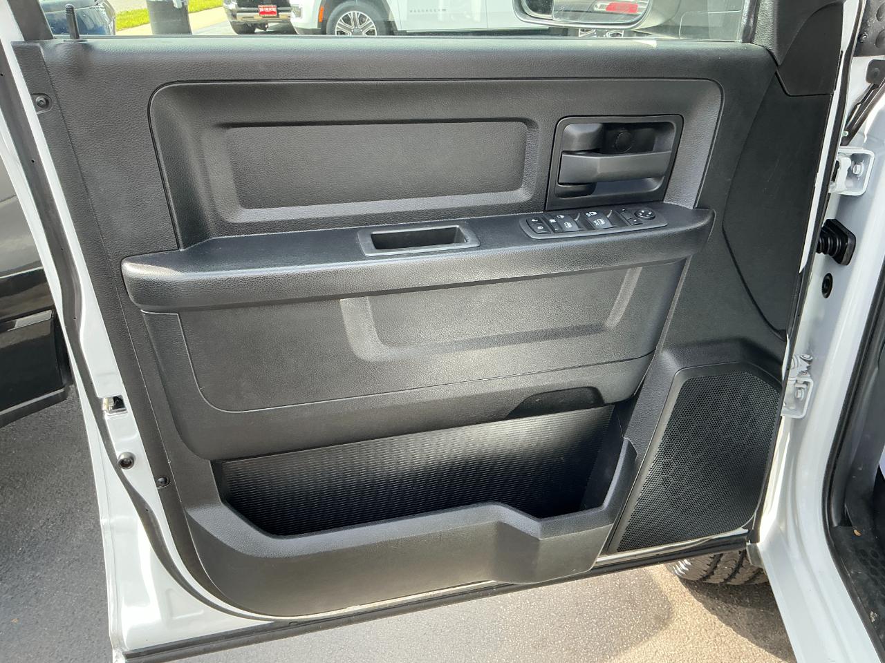 RAM 2500 Tradesman 4x4 Crew Cab 8' Box 2022