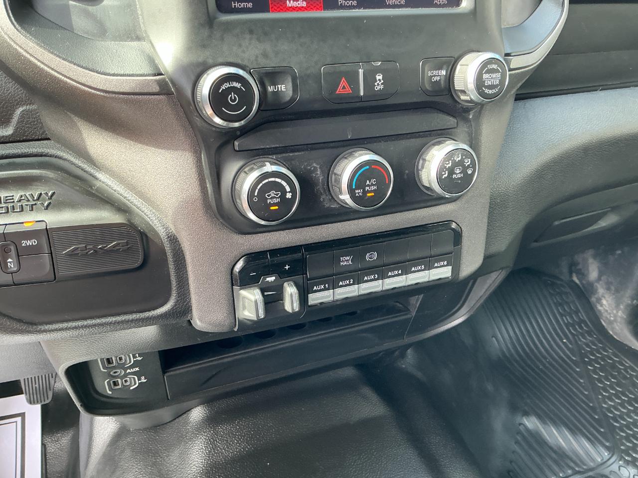 RAM 2500 Tradesman 4x4 Crew Cab 8' Box 2022