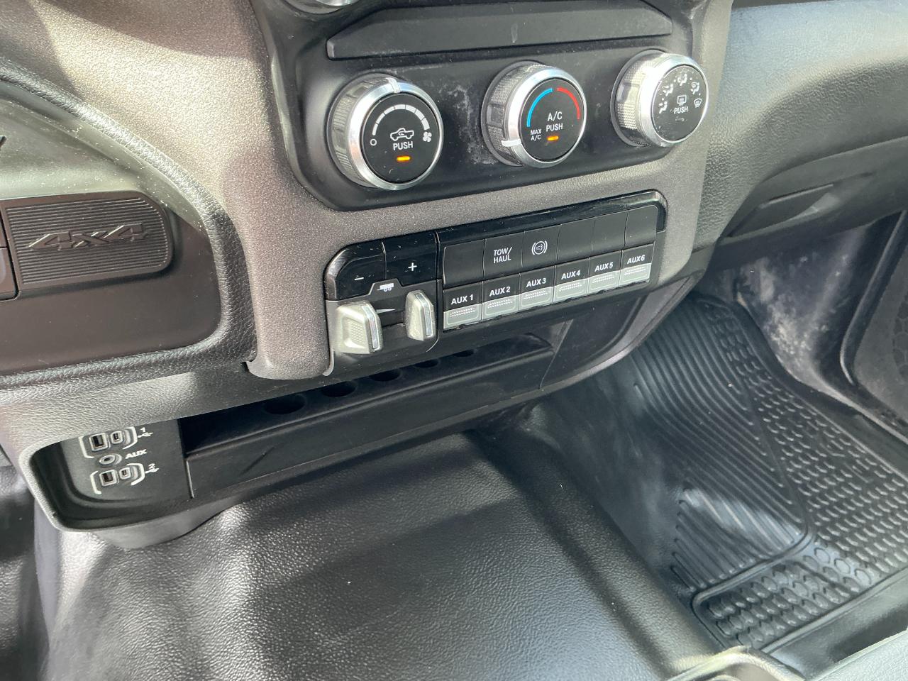 RAM 2500 Tradesman 4x4 Crew Cab 8' Box 2022