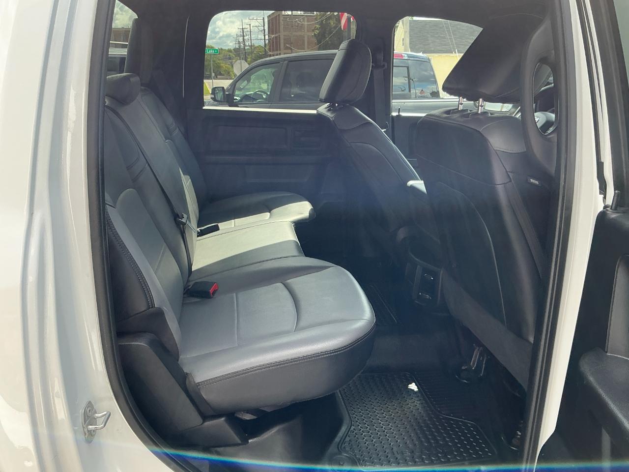 RAM 2500 Tradesman 4x4 Crew Cab 8' Box 2022