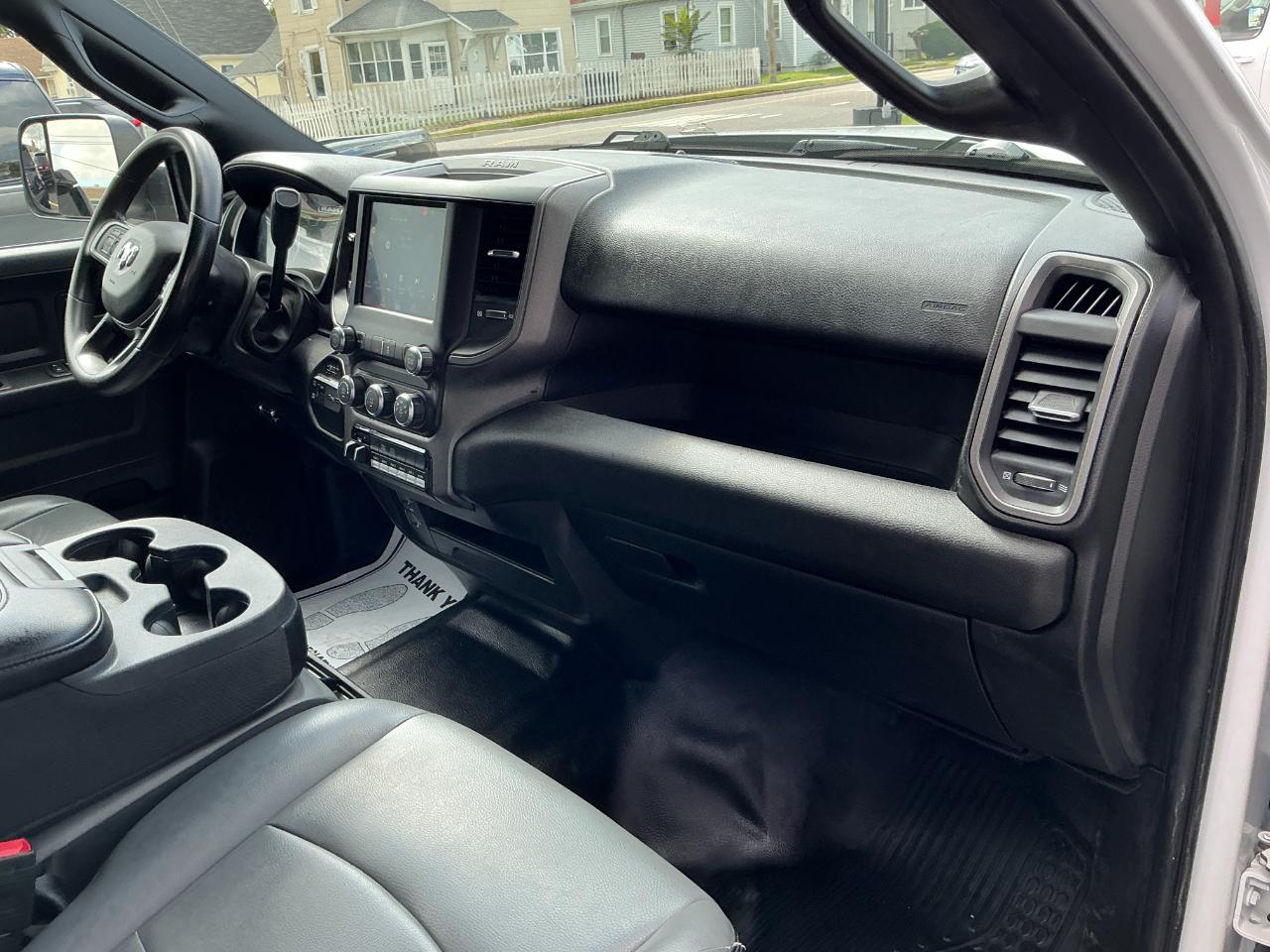 RAM 2500 Tradesman 4x4 Crew Cab 8' Box 2022