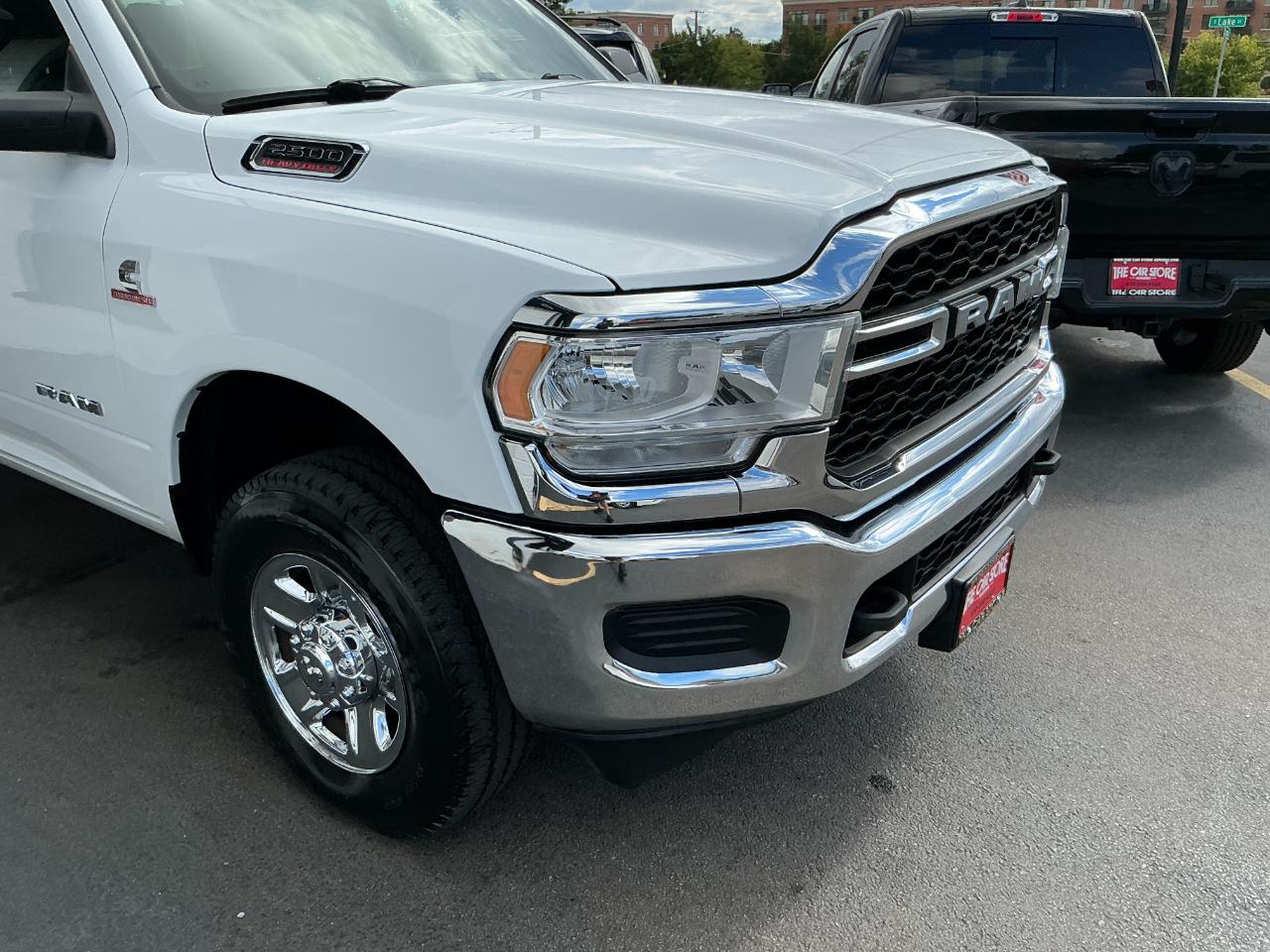 RAM 2500 Tradesman 4x4 Crew Cab 8' Box 2022