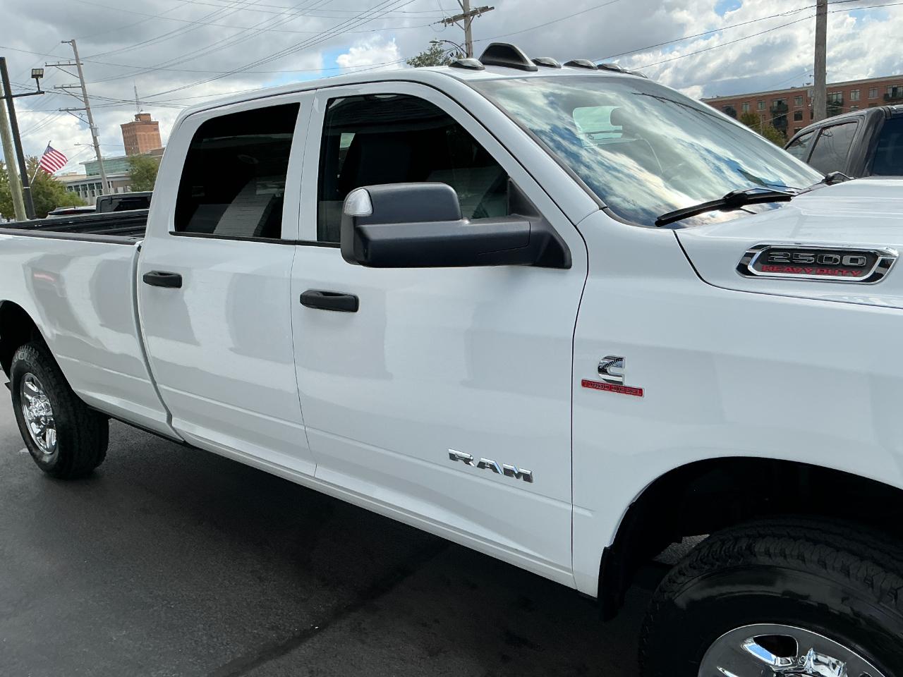 RAM 2500 Tradesman 4x4 Crew Cab 8' Box 2022