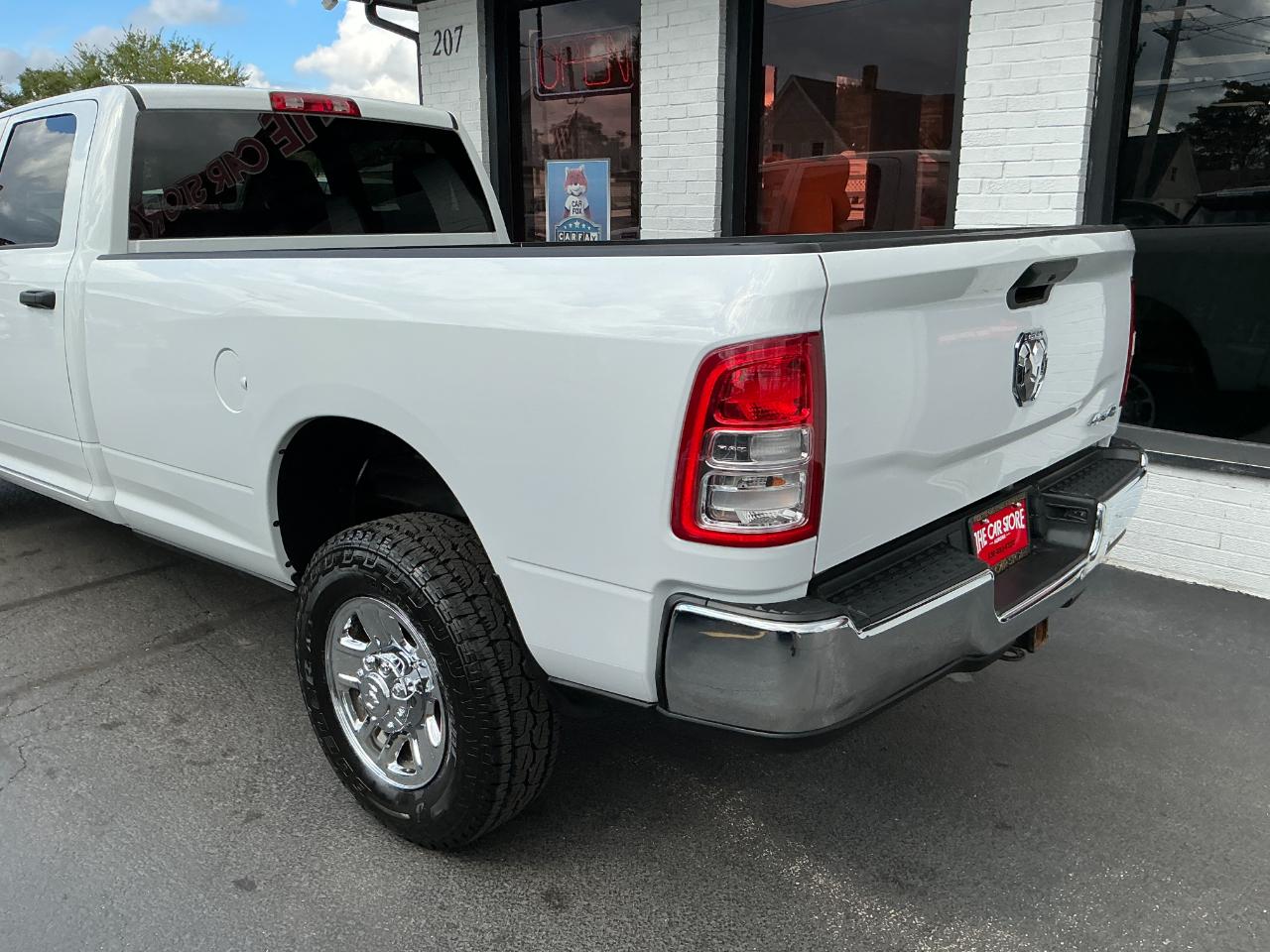 RAM 2500 Tradesman 4x4 Crew Cab 8' Box 2022
