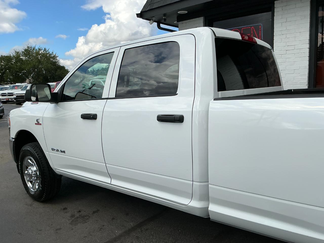 RAM 2500 Tradesman 4x4 Crew Cab 8' Box 2022