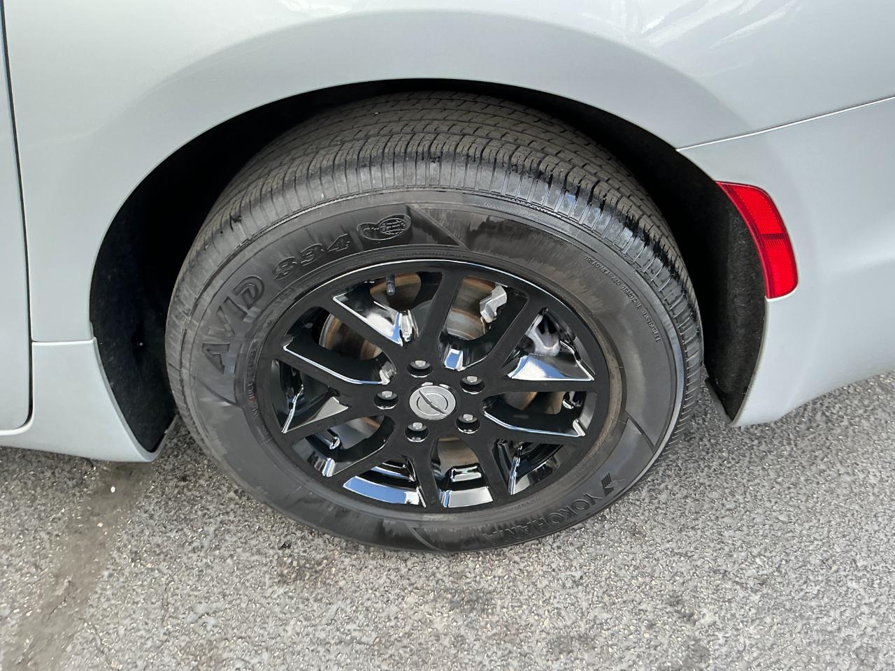 Chrysler Pacifica Touring L FWD 2024