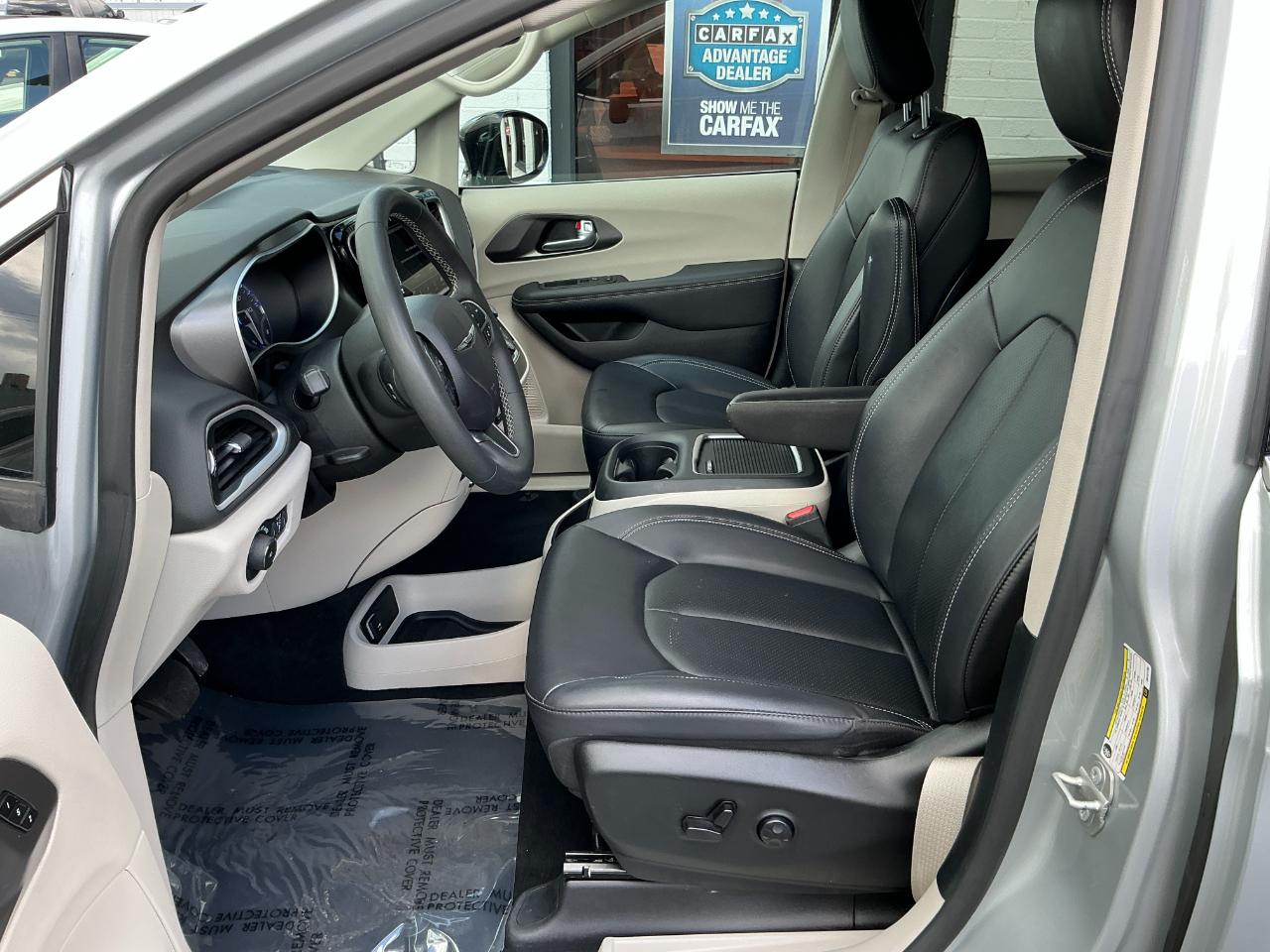 Chrysler Pacifica Touring L FWD 2024