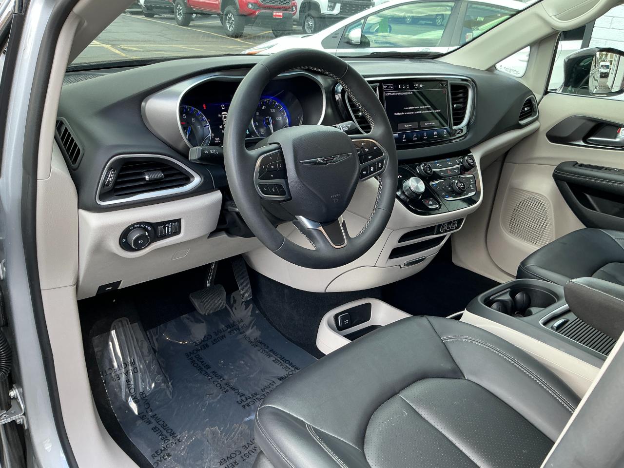 Chrysler Pacifica Touring L FWD 2024