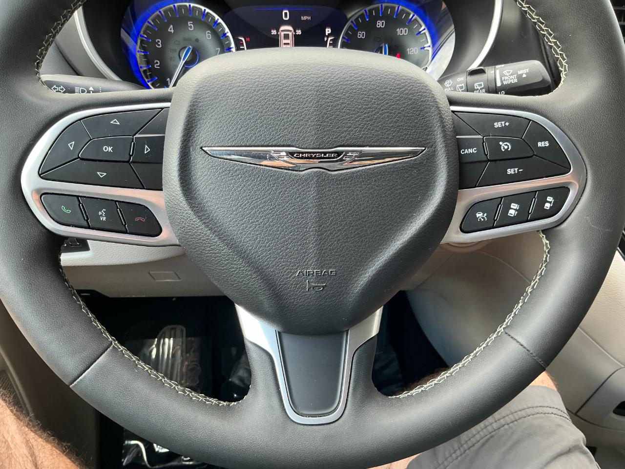 Chrysler Pacifica Touring L FWD 2024