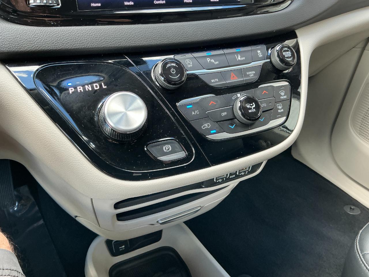 Chrysler Pacifica Touring L FWD 2024