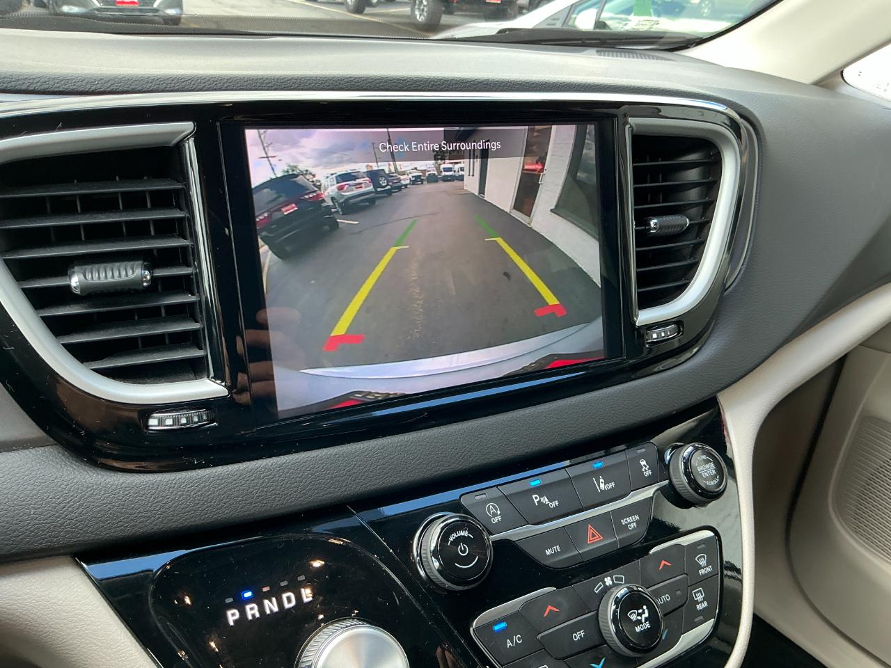 Chrysler Pacifica Touring L FWD 2024