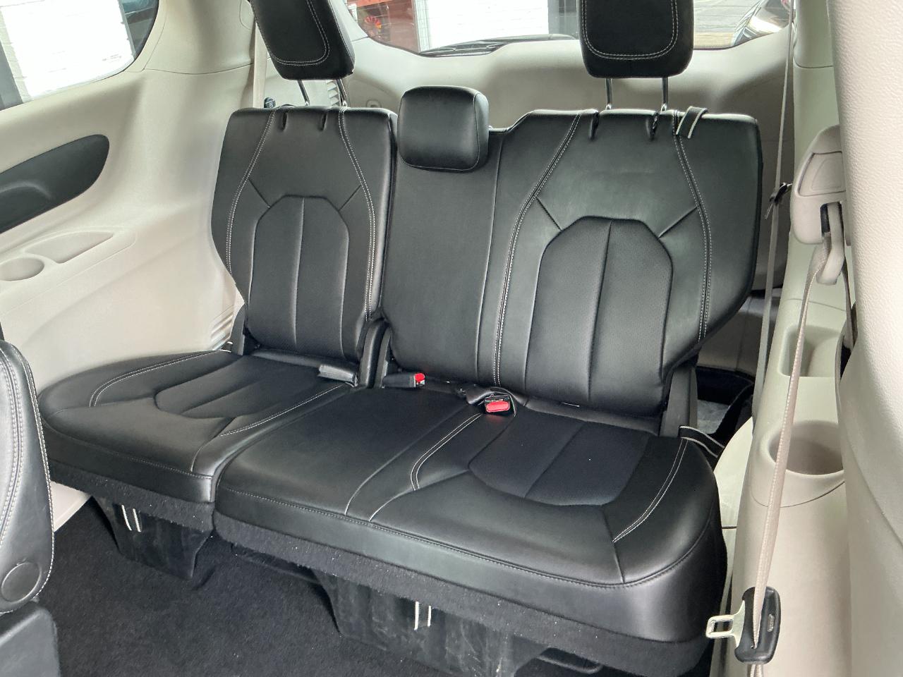 Chrysler Pacifica Touring L FWD 2024