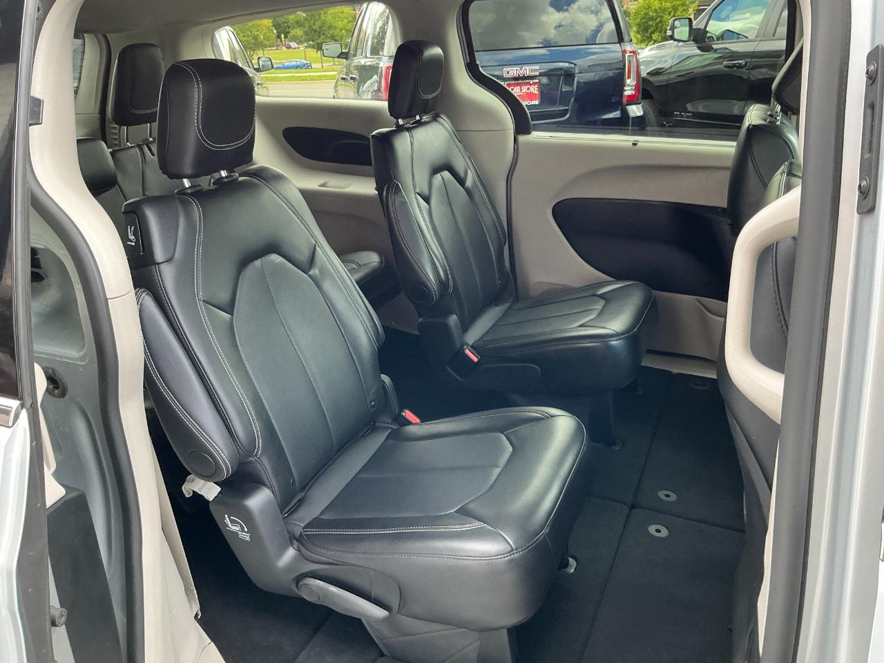 Chrysler Pacifica Touring L FWD 2024