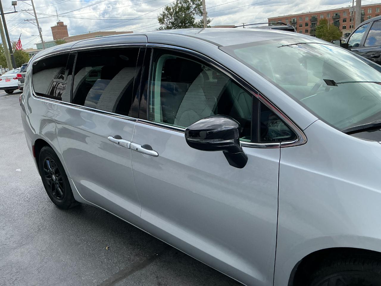 Chrysler Pacifica Touring L FWD 2024