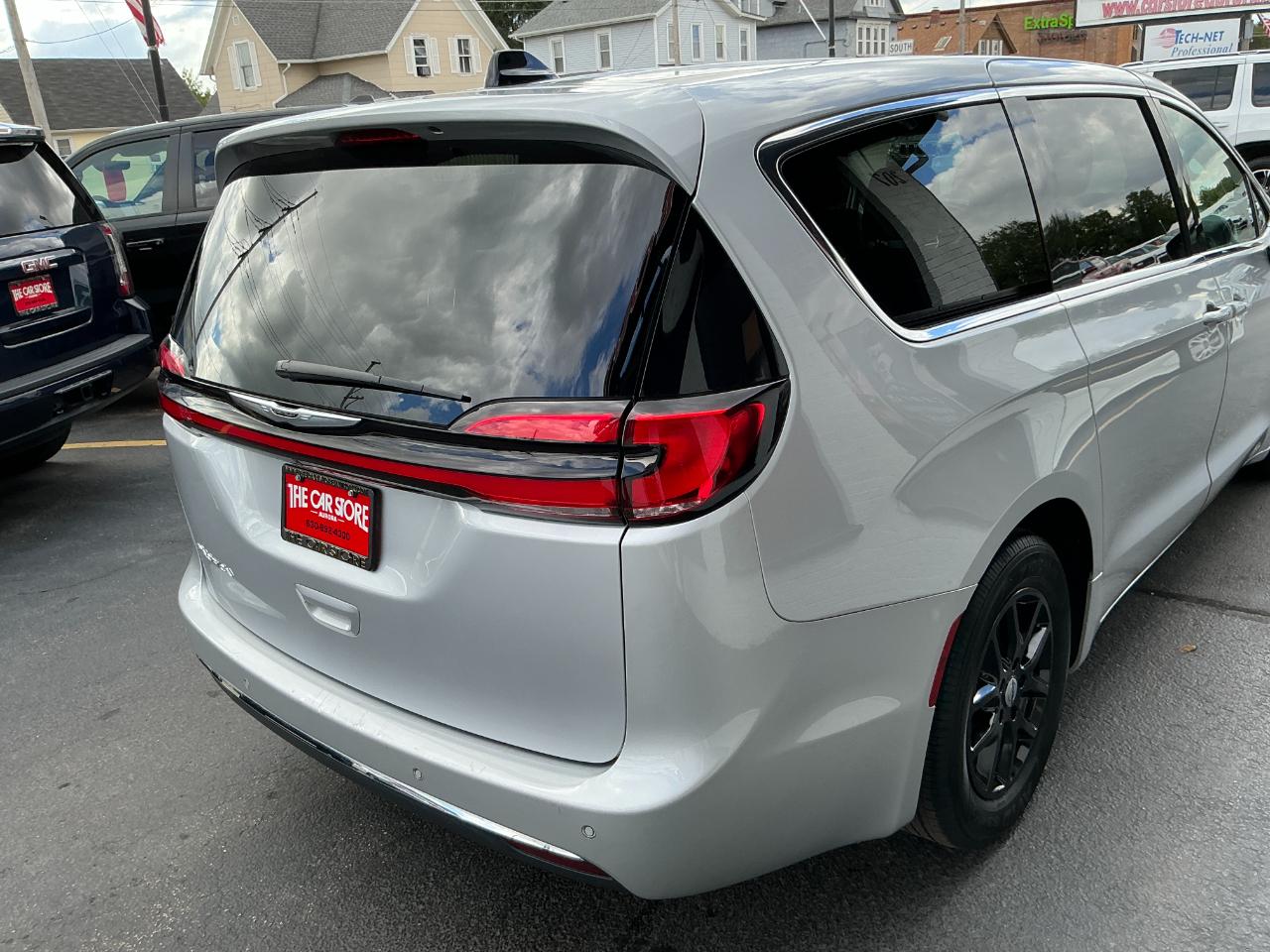 Chrysler Pacifica Touring L FWD 2024