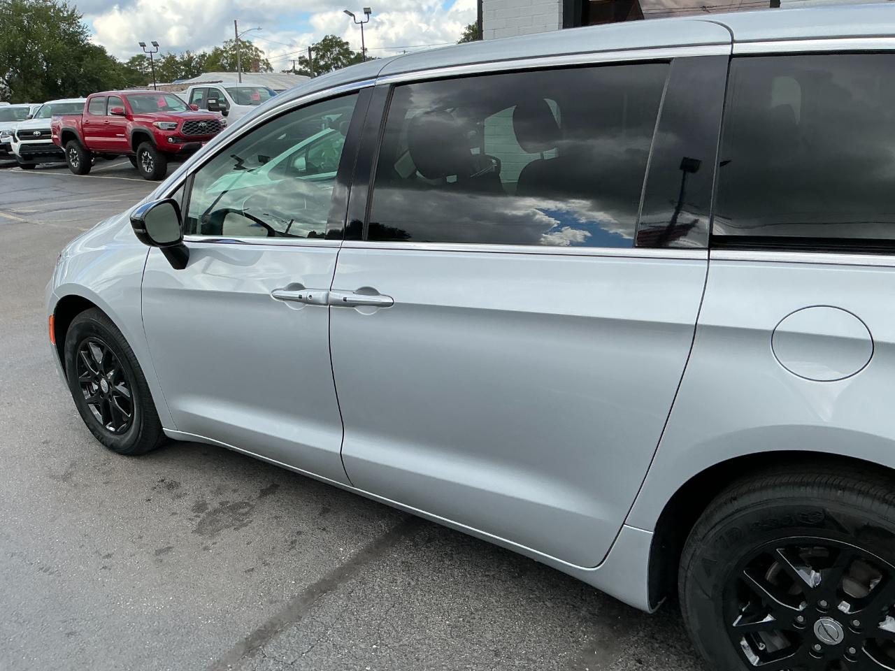 Chrysler Pacifica Touring L FWD 2024