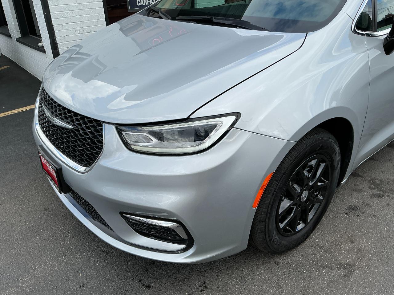 Chrysler Pacifica Touring L FWD 2024
