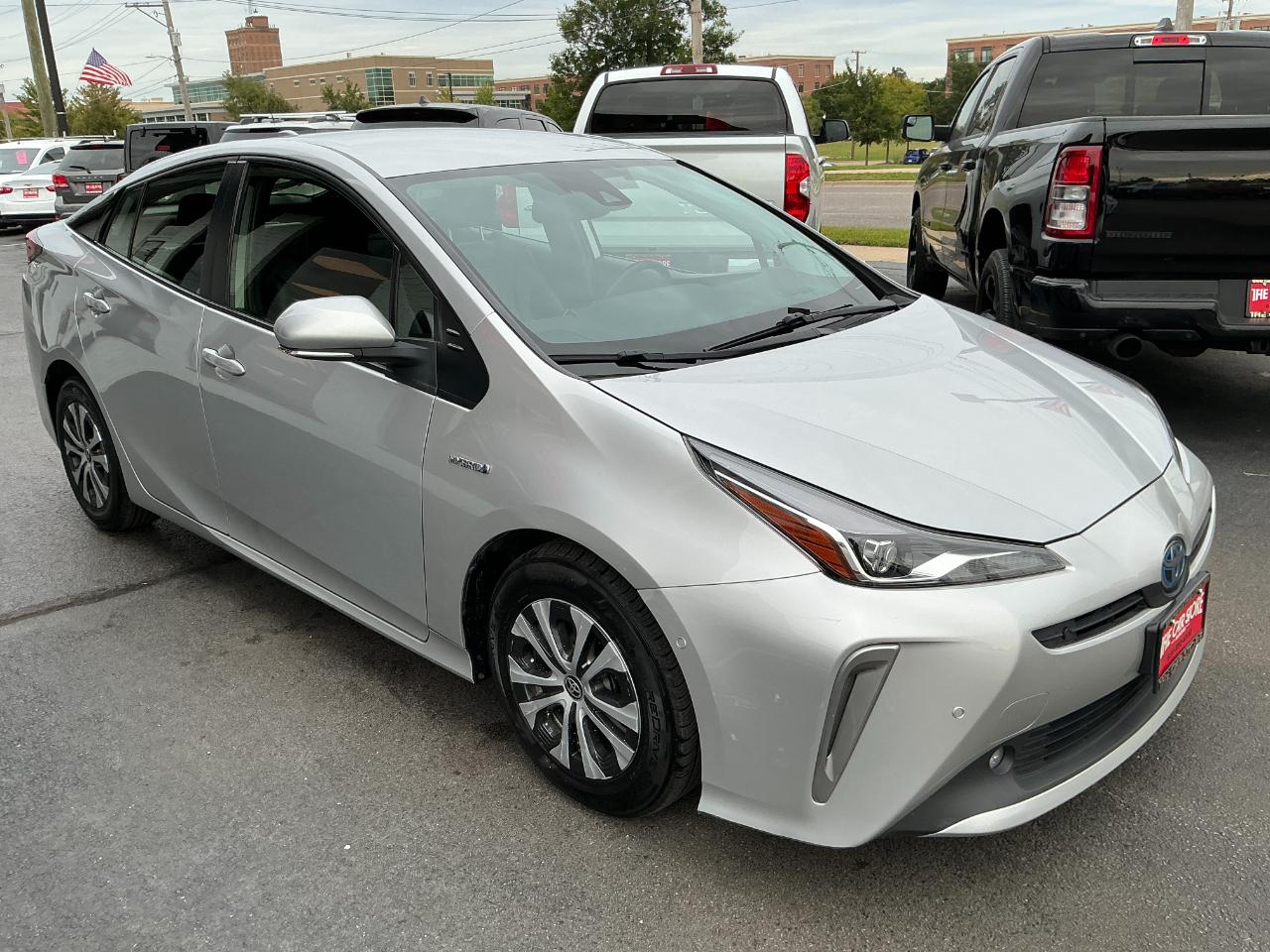 Toyota Prius XLE AWD-e (Natl) 2022