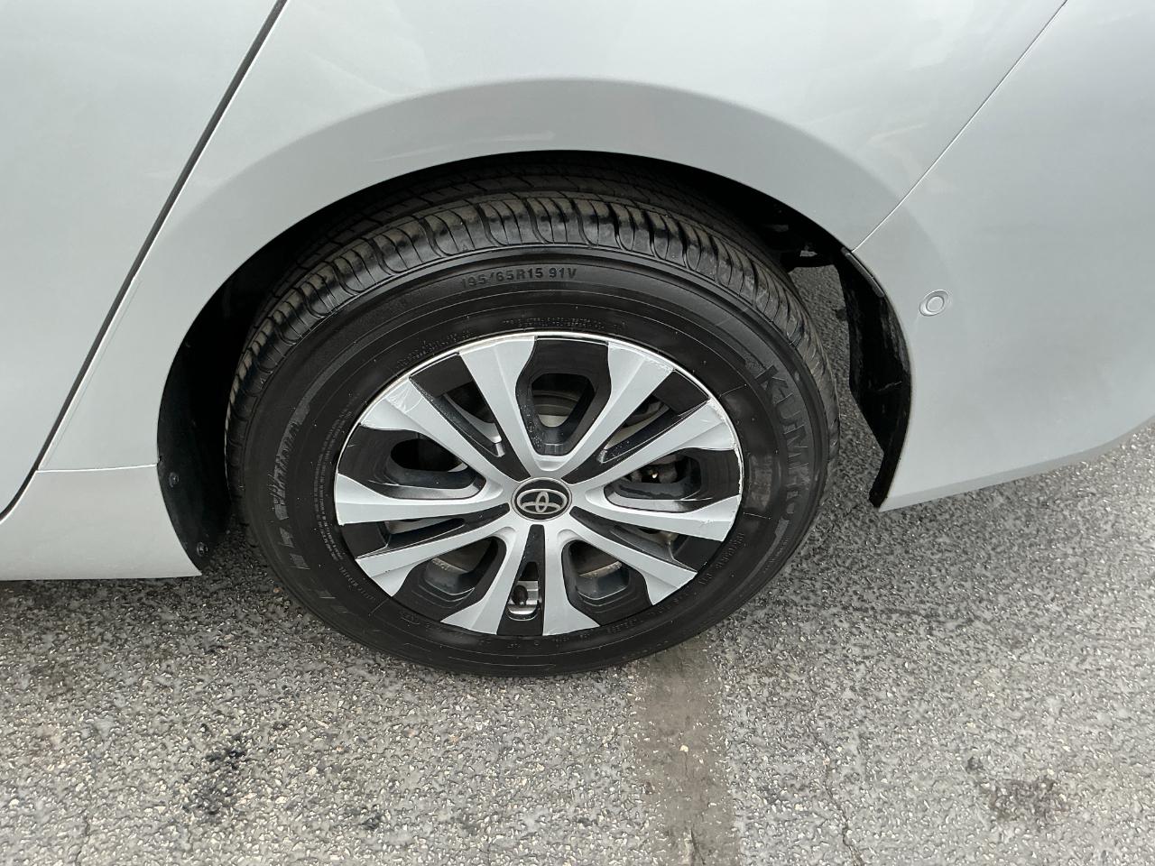 Toyota Prius XLE AWD-e (Natl) 2022