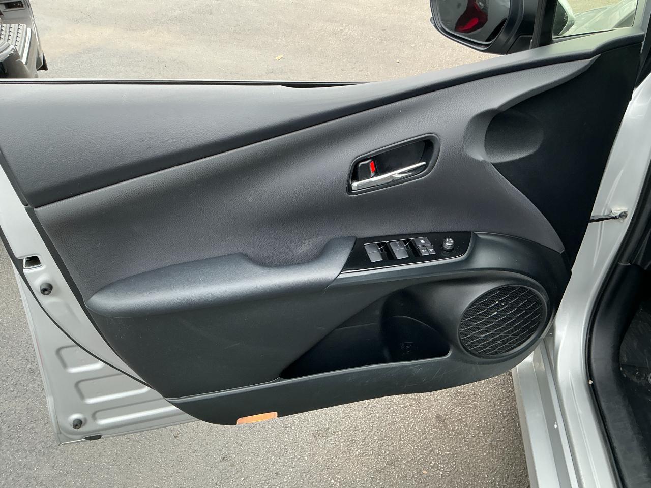 Toyota Prius XLE AWD-e (Natl) 2022