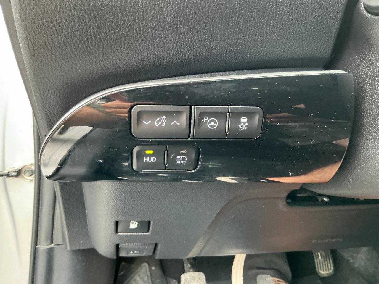 Toyota Prius XLE AWD-e (Natl) 2022