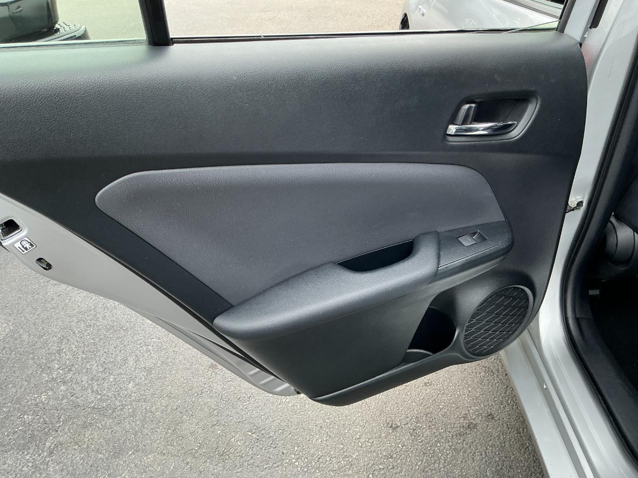 Toyota Prius XLE AWD-e (Natl) 2022