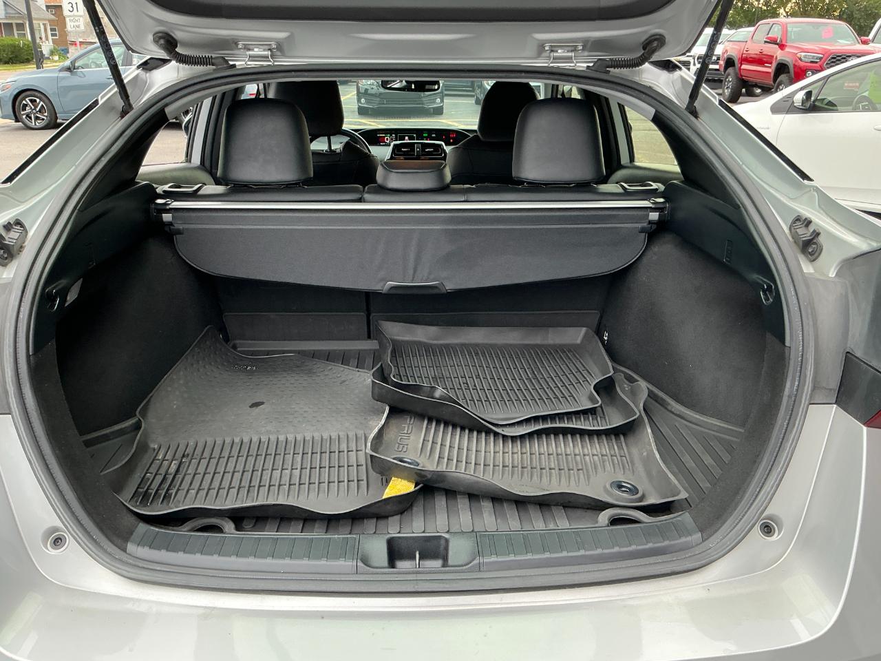 Toyota Prius XLE AWD-e (Natl) 2022