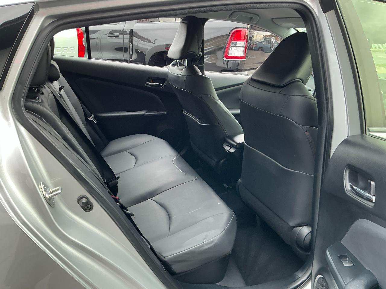 Toyota Prius XLE AWD-e (Natl) 2022