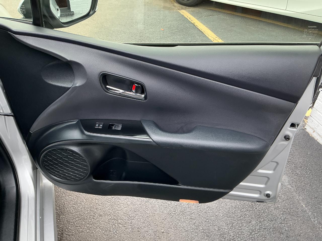 Toyota Prius XLE AWD-e (Natl) 2022