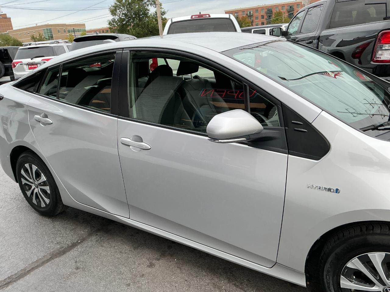 Toyota Prius XLE AWD-e (Natl) 2022