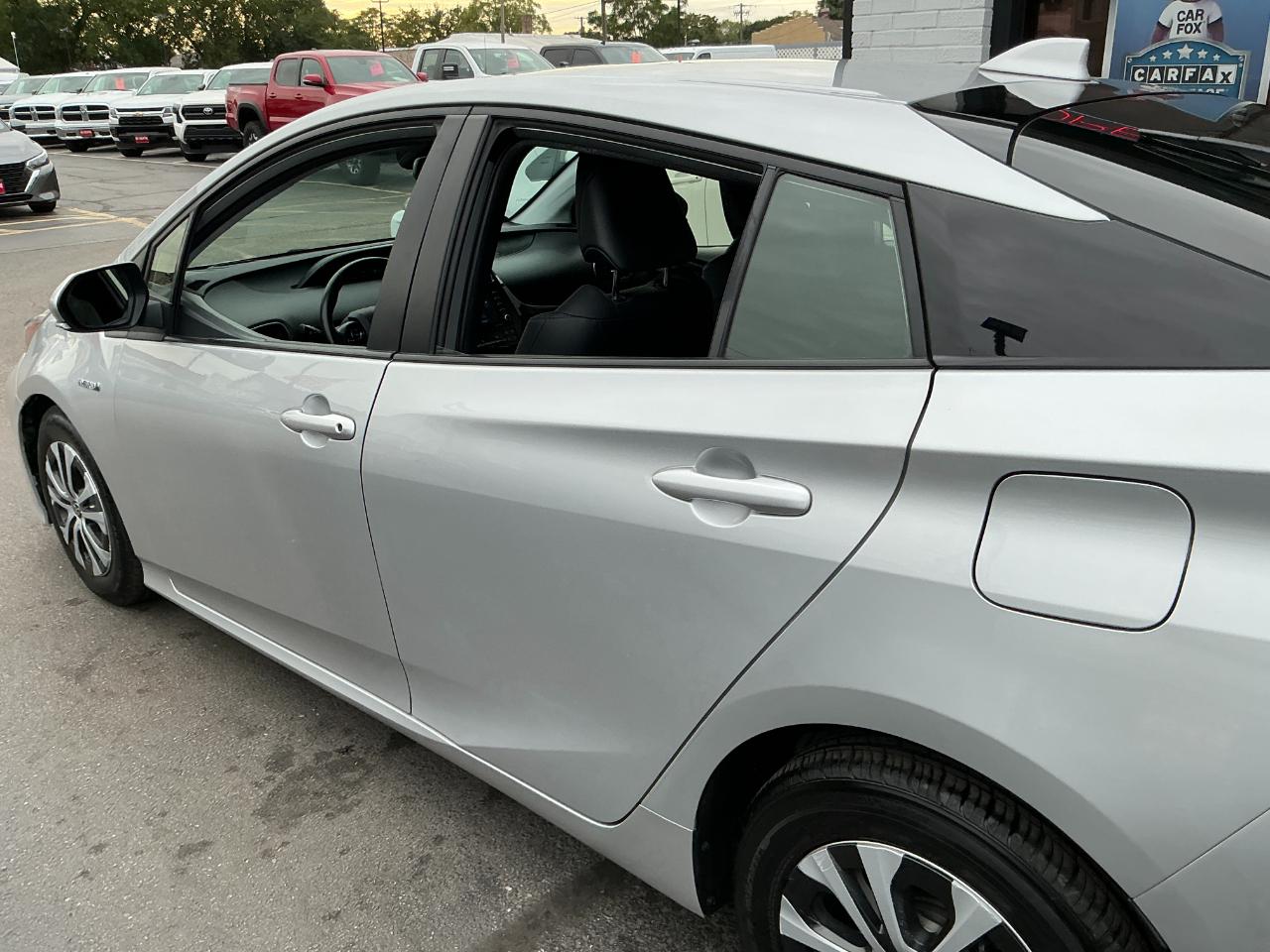 Toyota Prius XLE AWD-e (Natl) 2022