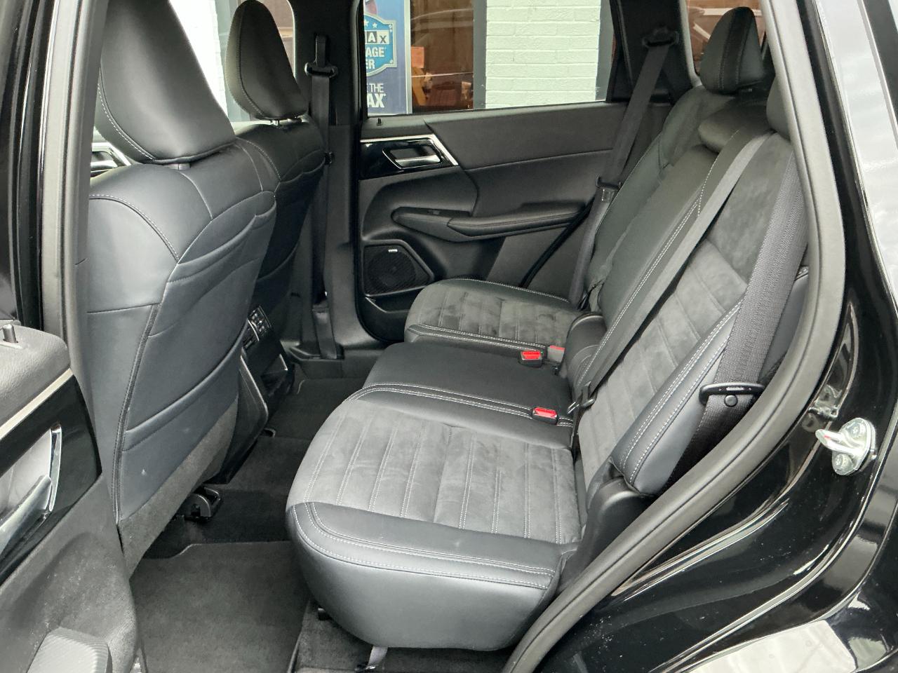 Mitsubishi Outlander SE FWD 2026
