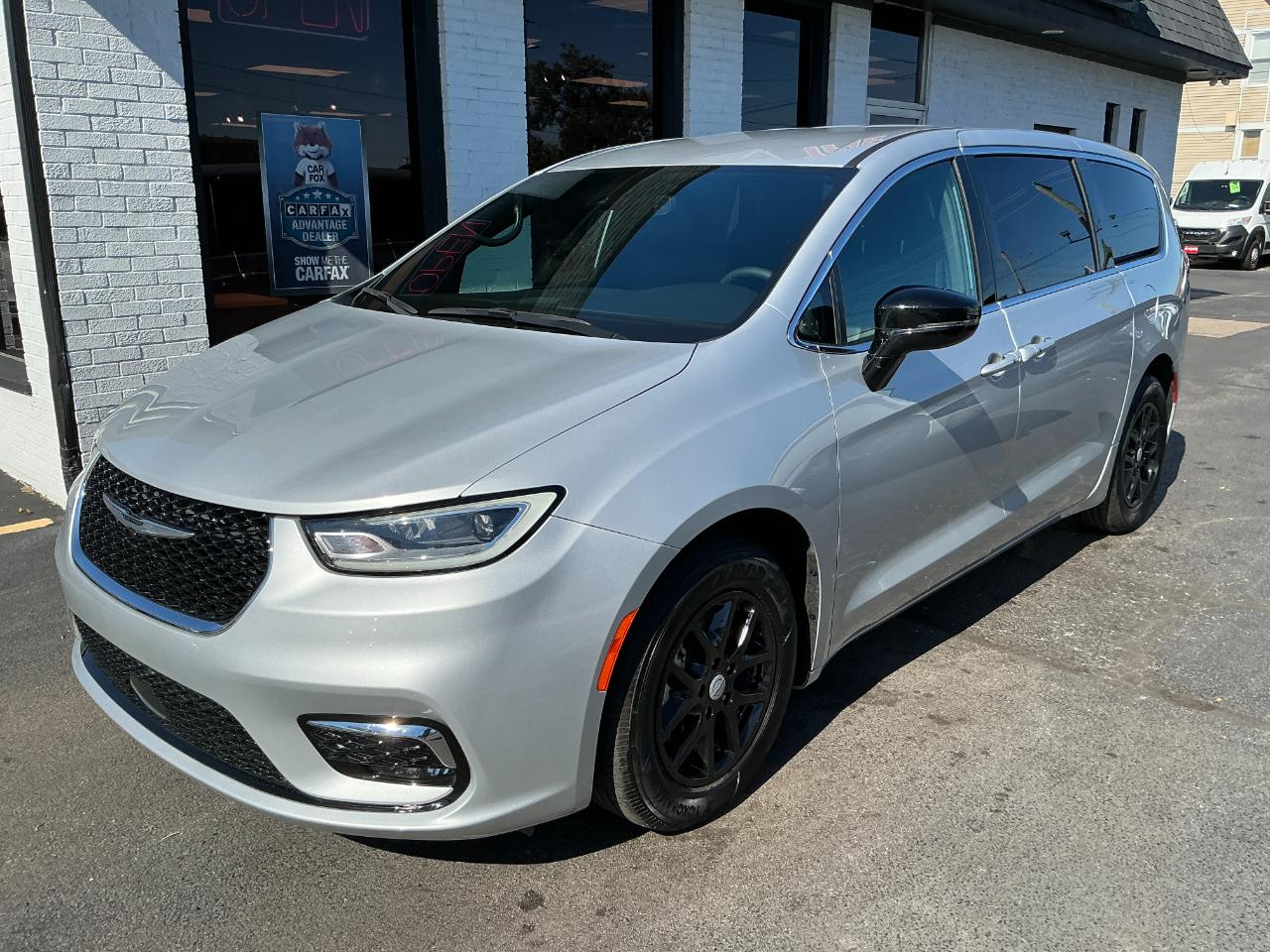 Chrysler Pacifica Select FWD 2026