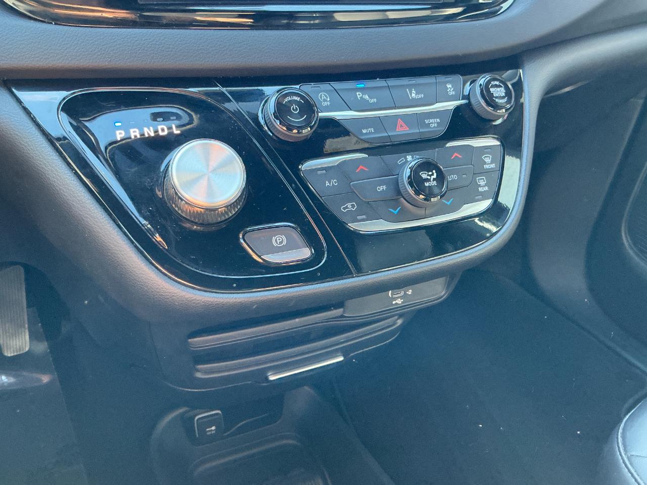 Chrysler Pacifica Select FWD 2026