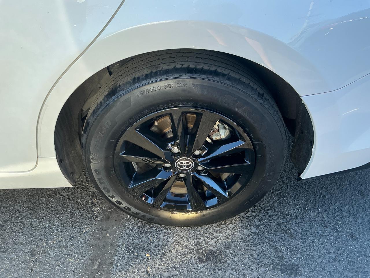 Toyota Camry LE (Natl) 2025