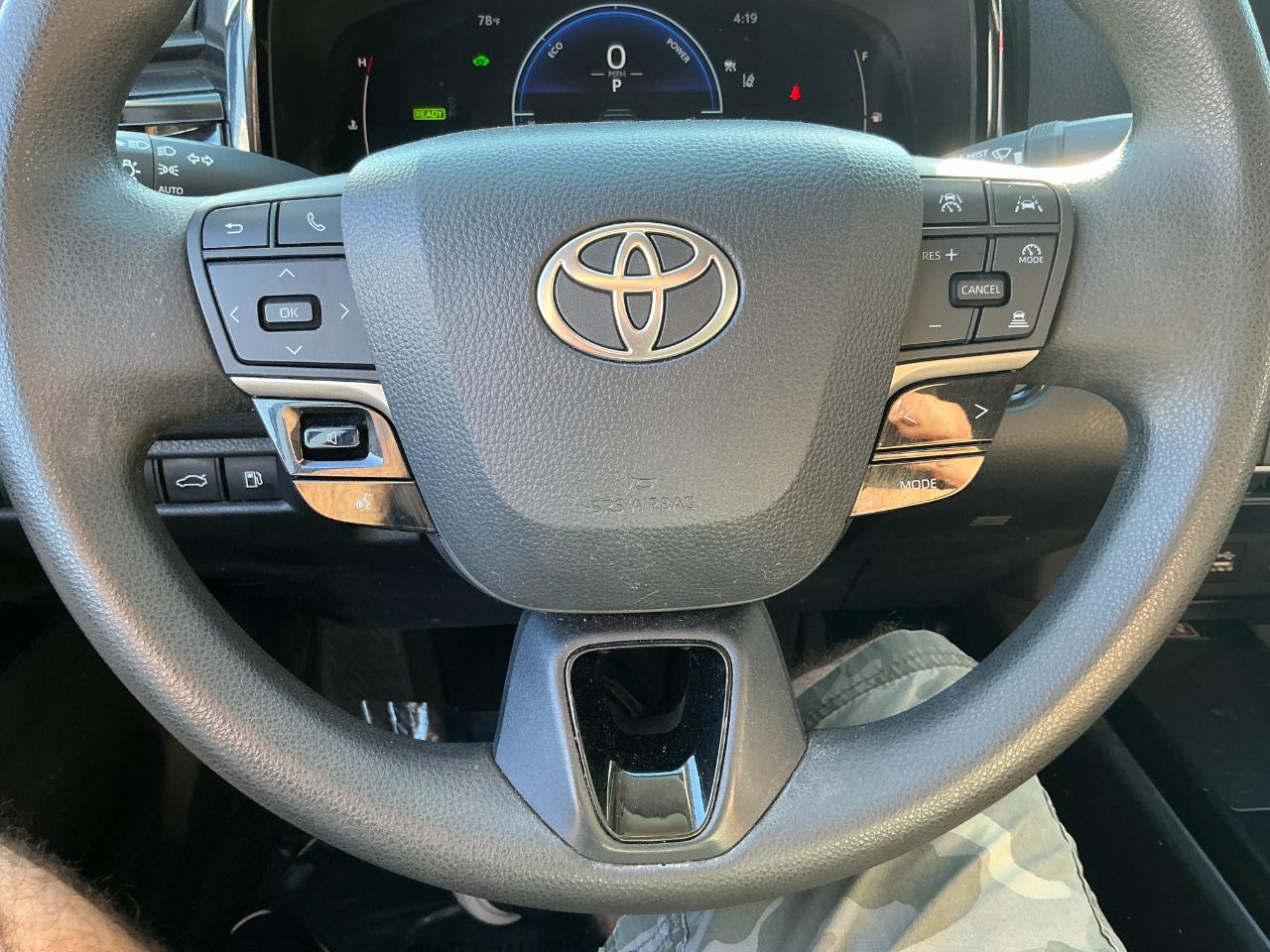 Toyota Camry LE (Natl) 2025