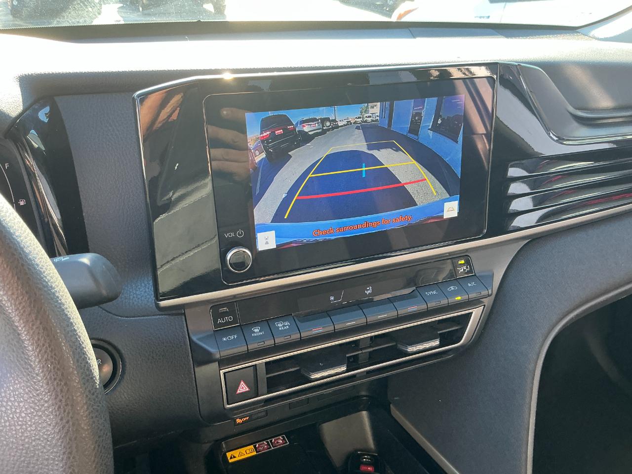 Toyota Camry LE (Natl) 2025
